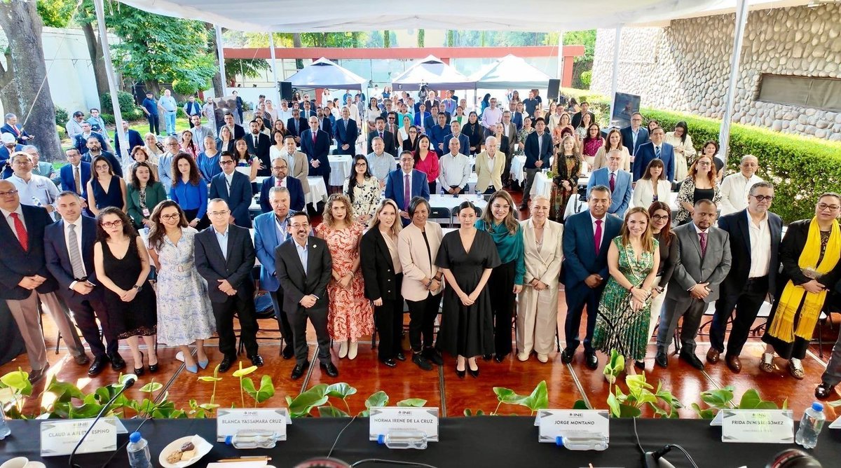 IEPCChiapas's tweet photo. En un acto efectuado en la sede del @INEMexico, con la presencia de presidencias de los #OPLES, consejerías electorales, secretarías ejecutivas y funcionariado electoral, el día de hoy  iniciaron formalmente los trabajos preparatorios rumbo al proceso electoral 2027, con la realización de diversas mesas de análisis, con temas como: “Experiencias en la implementación de procesos de elección judicial concurrente”; “Retos operativos y coordinación interinstitucional”; “Presupuesto en elecciones concurrentes”; y “Convocatoria SPEN local”, entre otros. 

Por parte del #IEPCChiapas estuvo presente la consejera presidenta @marinalopez3000, la consejera @helejimenez, el secretario ejecutivo @grojo1, y la titular de la unidad técnica del Servicio Profesional Electoral, Nadia Lara Morales.