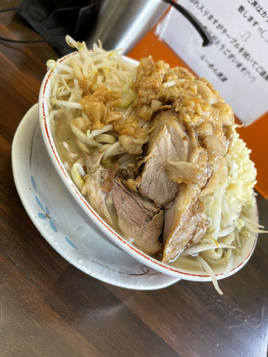 J14106's tweet photo. らーめん漢道　笠間市旭町
限定　漢の塩ラーメン　大
トッピング全部ふつう
塩味スープと麺とホロホロ豚とどれも最高に美味かった❣️
ごちそうさまでした🙏 https://t.co/8VnoOyxtLc