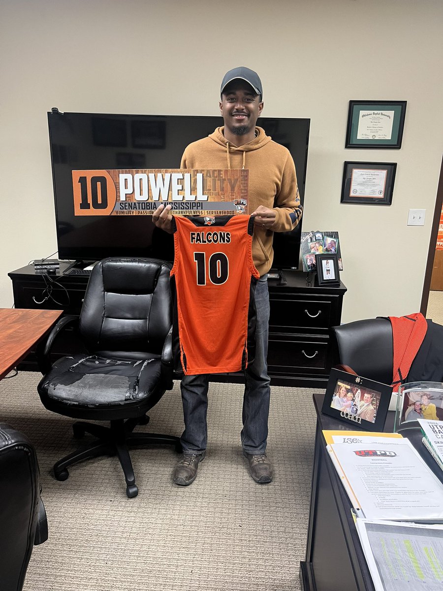 utpbmbb's tweet photo. It was great to have alum Alvarez Powell stop by the office today. We are proud of him! https://t.co/NbuDrbJ44X