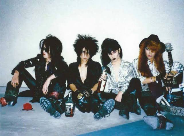 #このバンドorミュージシャンを分かったらリプ・100いいね目指す
ヒント：1980年代後半に活動した日本のインディーズ・スラッシュメタルバンドで、VOLCANOのNOVやEins:VierのLunaが在籍していたことで知られ、短い活動期間ながら後のシーンに影響を与えたバンドです