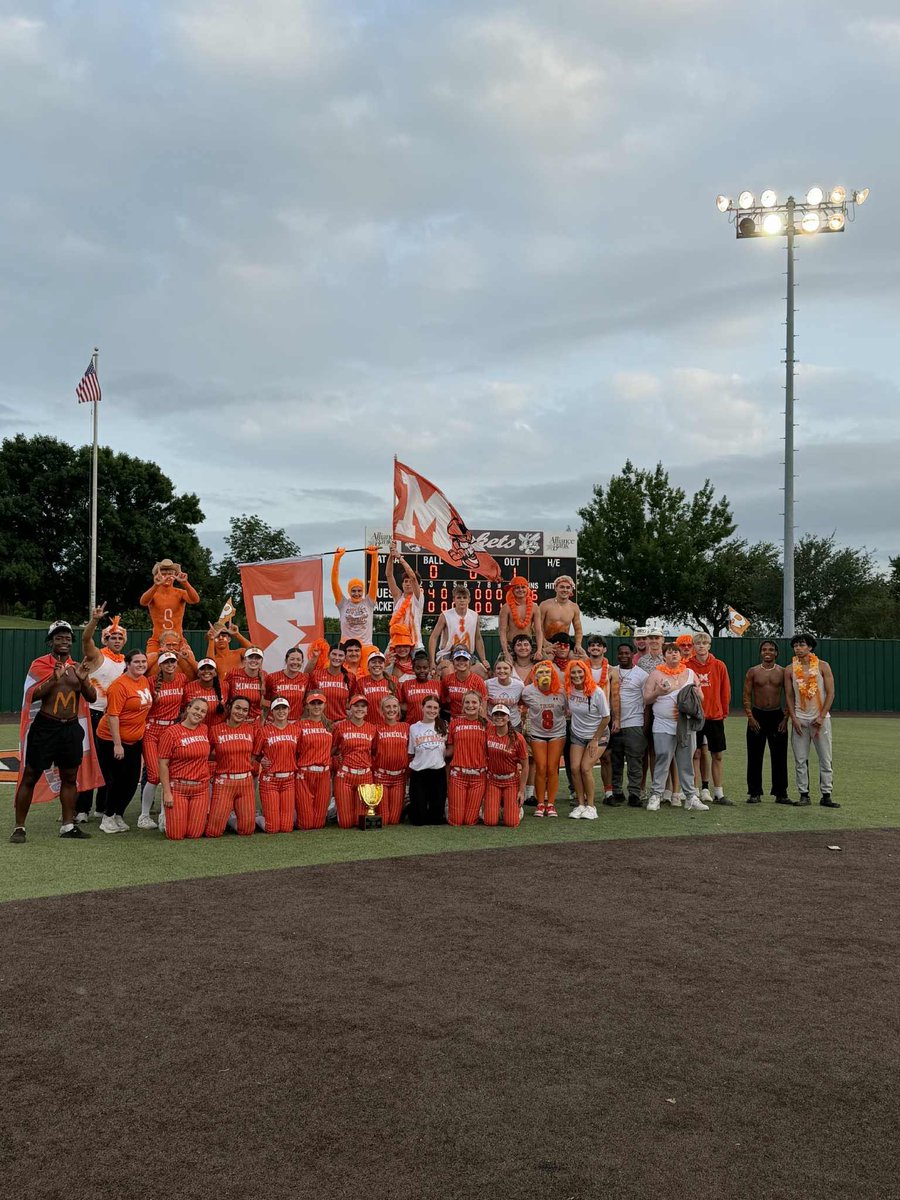 Mineola_Softball tweet media