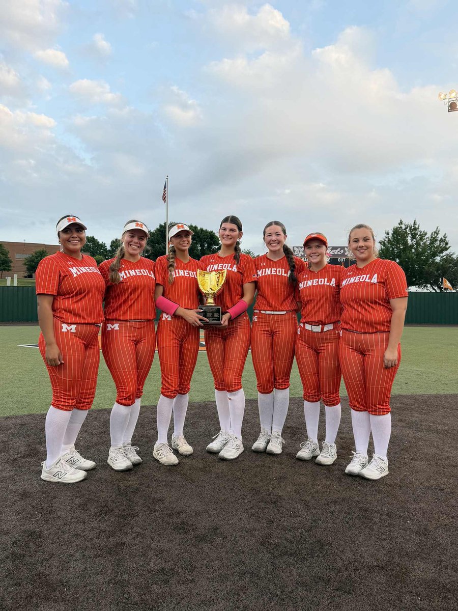 Mineola_Softball tweet media