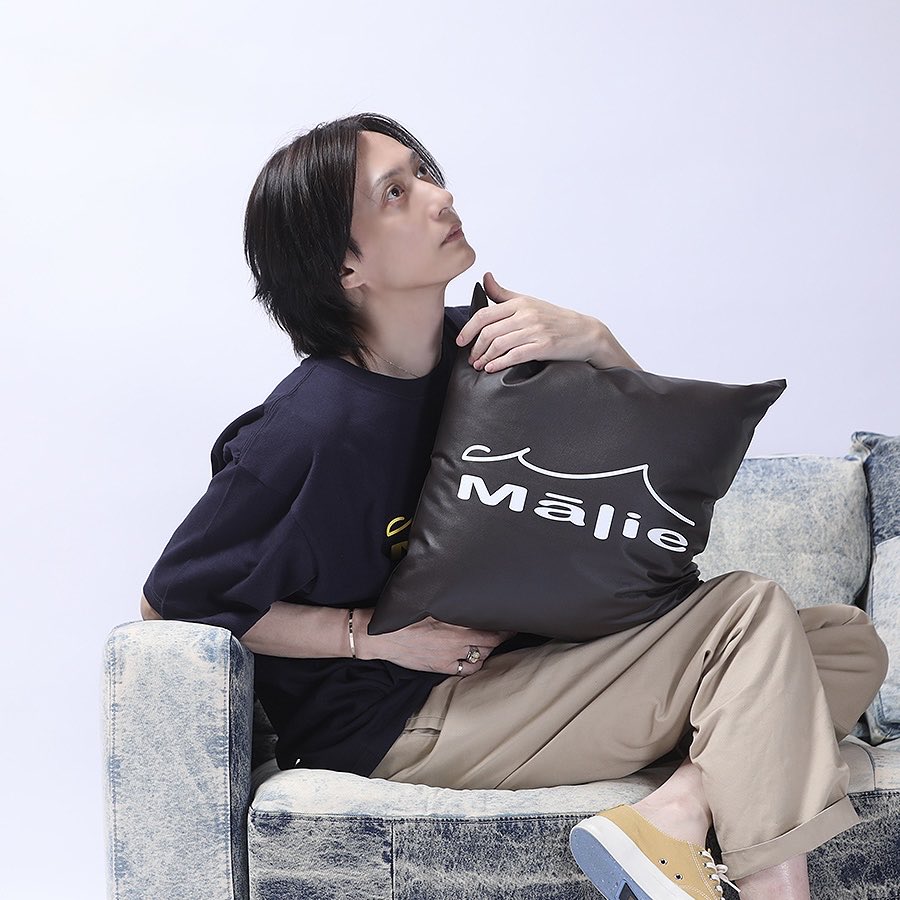 club832's tweet photo. LIVERTINE AGE × 村田充
コラボレーション

受注開始となりました。
作成したグラフィックはシンプルながらも好きなものを詰め込みました。

どうぞよろしくお願いいたします。

https://t.co/GqjQgCjTqx https://t.co/RnpJbBjzJT