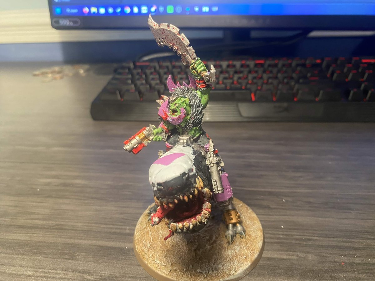 GorbHalo's tweet photo. my Ork Beastboss on Squigasaur based on @EepySleepyCh is finished, it took me a while and a ton of procrastinating, but here is the finished product, not perfect but I'm proud of it #NARTcolepsy https://t.co/7Ki6TYYKDw