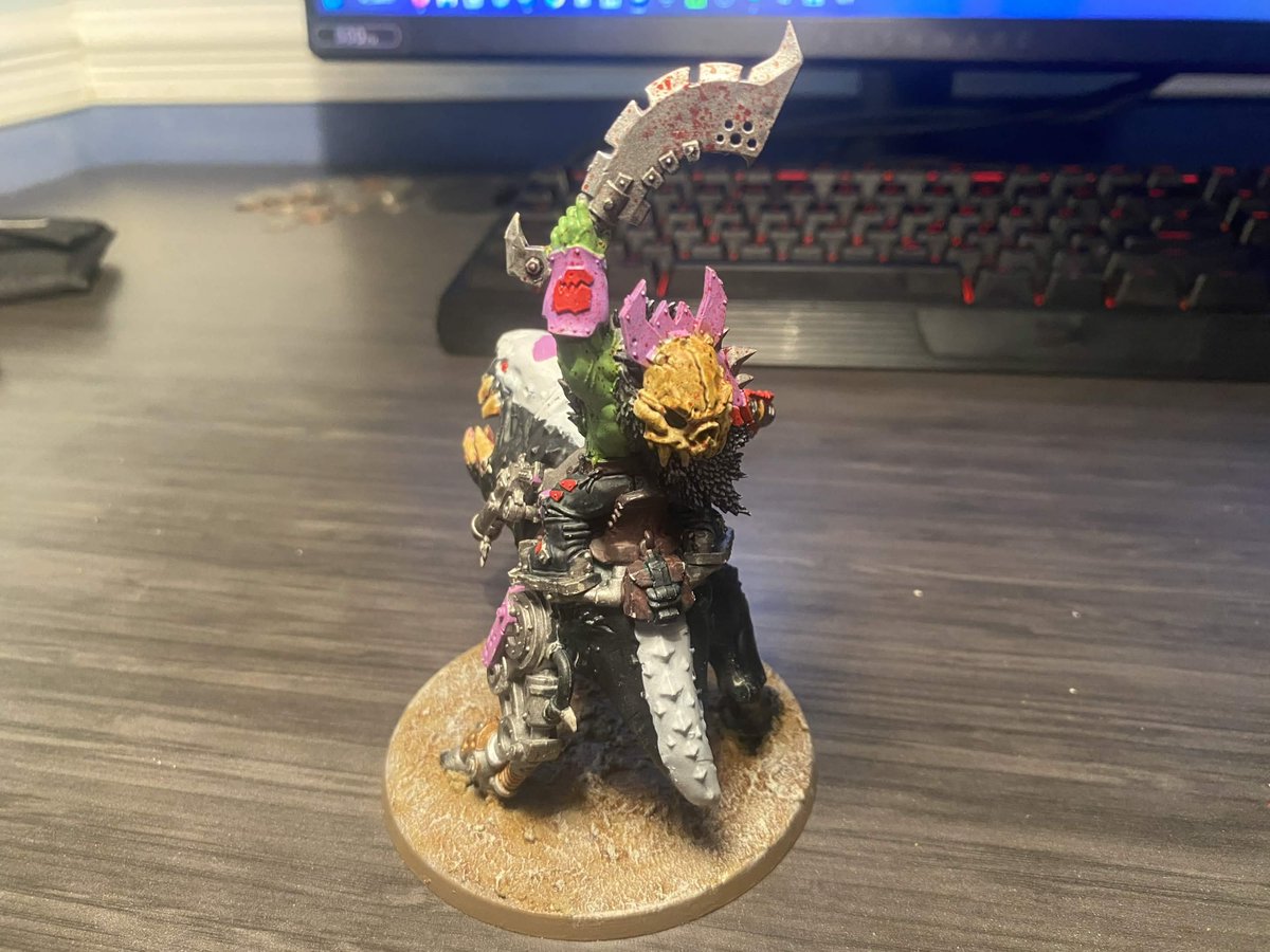 GorbHalo's tweet photo. my Ork Beastboss on Squigasaur based on @EepySleepyCh is finished, it took me a while and a ton of procrastinating, but here is the finished product, not perfect but I'm proud of it #NARTcolepsy https://t.co/7Ki6TYYKDw