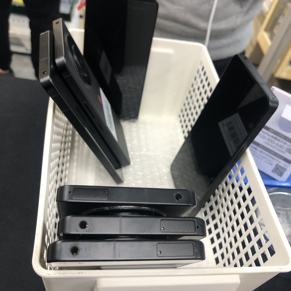 地下オープンしました‼️ 地下のセールはpopには載っていない LEITZ