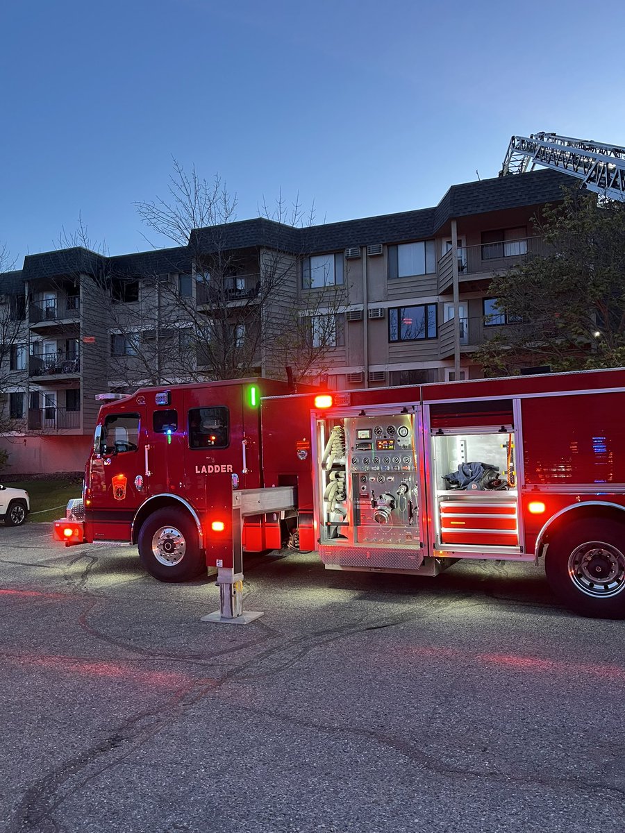 BFD_MN's tweet photo. Structure Fire- 4000 block of Heritage Hills Drive.  Fire in a 3rd floor unit of a 3-story apartment building.  Fire contained to the 3rd floor unit. Two civilians with minor injuries treated at the scene. The cause of the fire is under investigation. https://t.co/fZNf6gTaf7