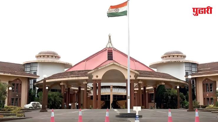 Janlokpoll's tweet photo. 📢🗞️Jan Lok Poll Survey🗞️📢

#GoaLegislativeAssemblyelection2027

🎯Number of seats likely to be won by the parties in the 40 assembly seats in the #Goa

NDA : 21-24
INDIA : 9-12
Others : 6-7

@BJP4India 
@INCIndia https://t.co/6sjkM3APlT