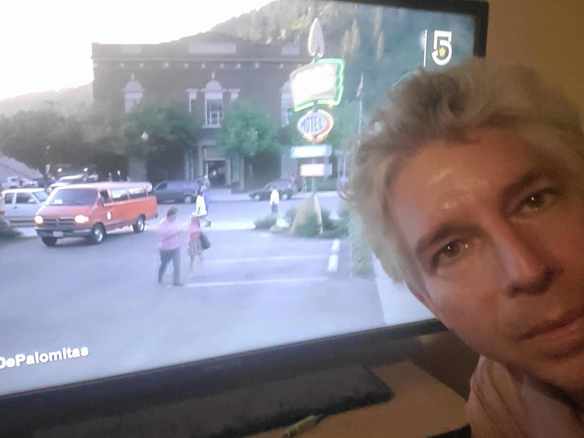 rodolfo5alina5's tweet photo. Aquí mirando la peli El Pico de Dante en el #ViernesDePalomitas por @MiCanal5 Monterrey Nuevo León México https://t.co/tFVqMgCRet