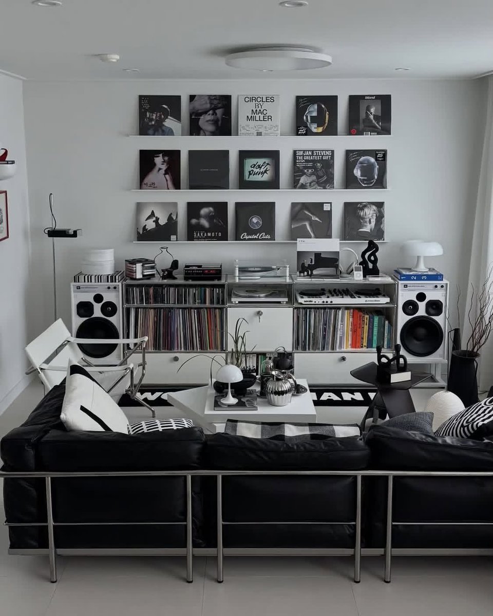 softspacess's tweet photo. Black and white ≠ boring￼ https://t.co/PkaKN0kTdQ