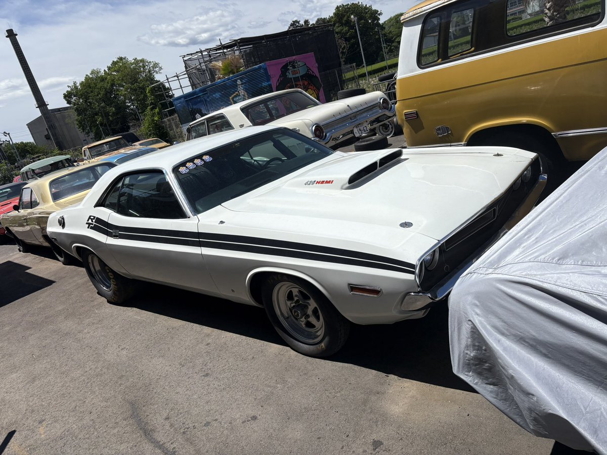 RT @5SyIEFckn5BWQhY: 1971 challenger 入荷。。 エンジンはご希望の