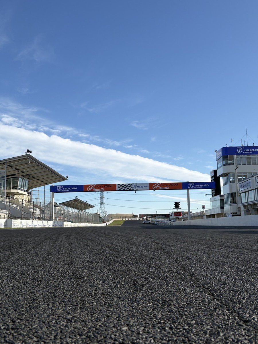 tsukuba_circuit's tweet photo. 【#TCレース事務局】

おはようございます☀️
 #テイスト・オブ・ツクバ 土曜の朝を迎えました！

会場は朝から続々と準備が進んでいます🏍️💨

ご来場の皆さまも、ライブ中継でご覧いただく皆さまも一日お楽しみください！

ライブ配信はこちら👇
https://t.co/MFl5gzHn2Y

#TOT2026SATSUKI https://t.co/LqlBJ9y3Su