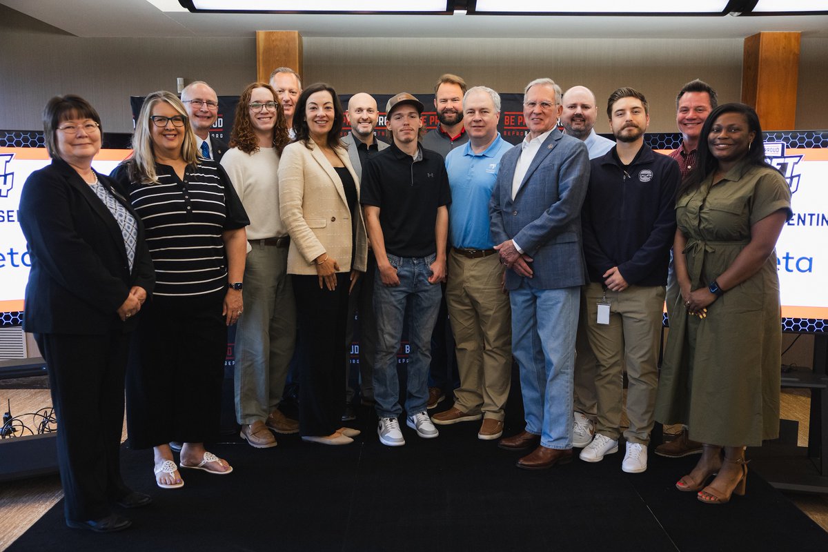 SBEd_TN's tweet photo. Dr. Ina Maxwell attended the @BeProBeProudTN Draft Day event, where high school students can connect with high-demand, high-wage career opportunities in the skilled trades. Some students have the opportunity to interview on-site and walk away with job offers! https://t.co/34EQYvOukM