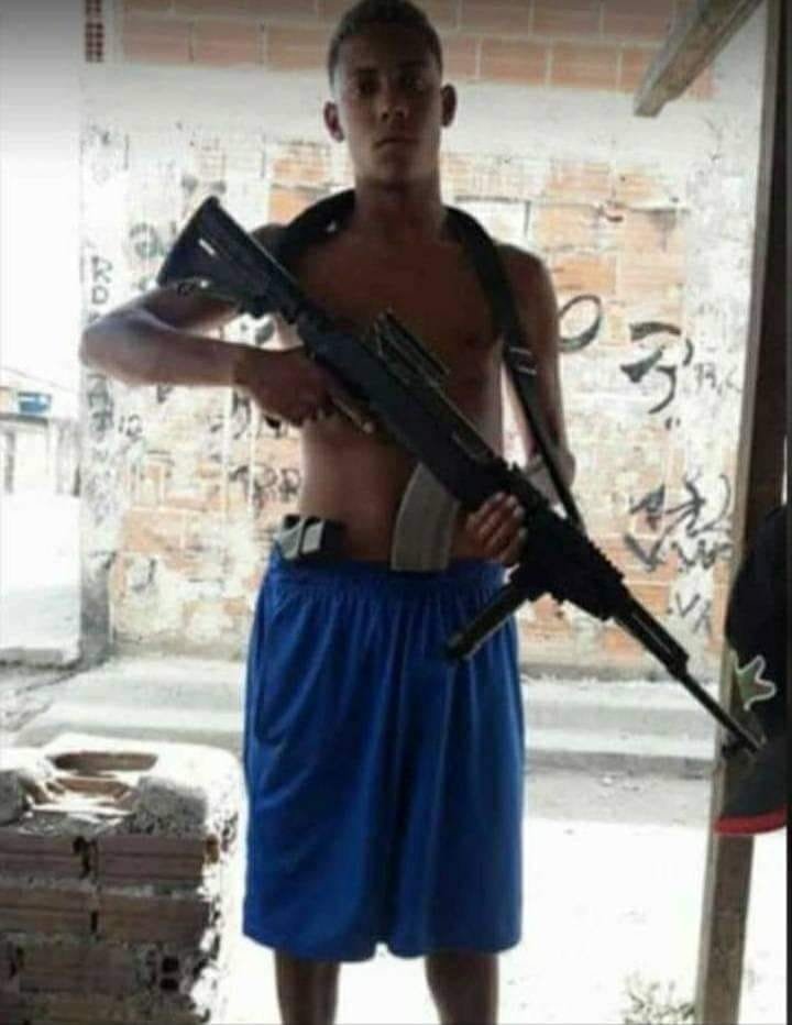"Amor, o Josh Hokit foi assassinado com 8 tiros na saída da Press Conference"

Sério vida? nem vi kkkkk