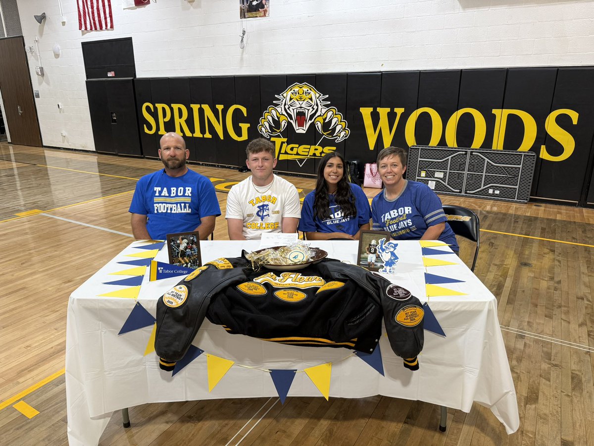 CoachRohrs's tweet photo. What an amazing group of young men! So proud of Moses Hardy, Chris Perez, and Jack LaFleur! Can’t wait to see what these @SpringWoodsFB do in college! EARNED the opportunity to play at the next level! @sbisdathletics @SBISD @SpringWoodsHigh https://t.co/8IBBboKW2J