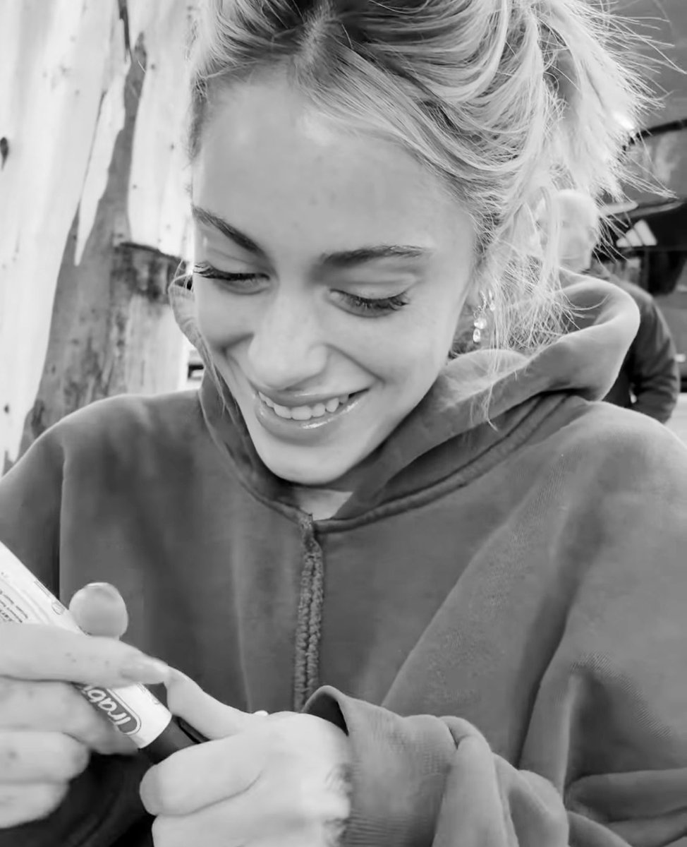 tinitamyfantasi's tweet photo. ella siempre tiene un tiempito para saludar, t amoo🥹🥹 https://t.co/X8rdB8iQhJ