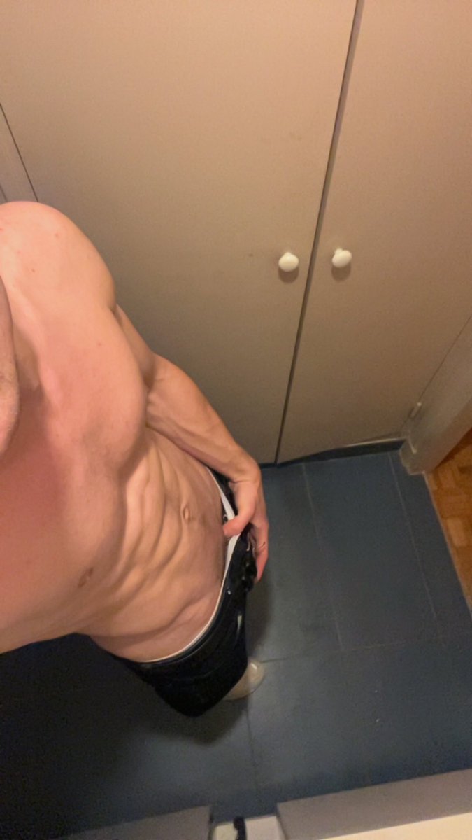 Matthieulcr's tweet photo. Tu serais prêt à faire quoi pour être à genoux devant moi ? 👀 rt si tu veux en voir plus https://t.co/aawkoUmsM9 https://t.co/8XN8pBHV0K