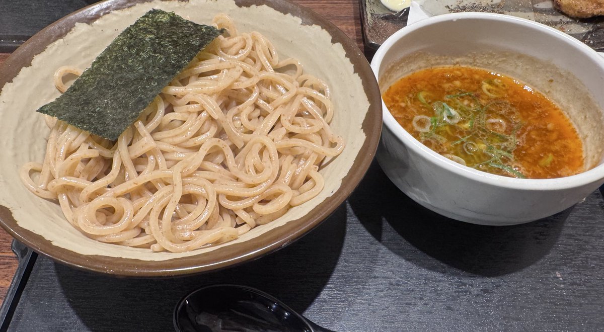 darian1210a's tweet photo. 和蔵が勢力を増やして秋津に出店してくれたおかげで仕事帰りに食うことができるようになって
デブに拍車がかかります。
からつけあつもり最高だぜぇ！！ https://t.co/csq6cJVbbb