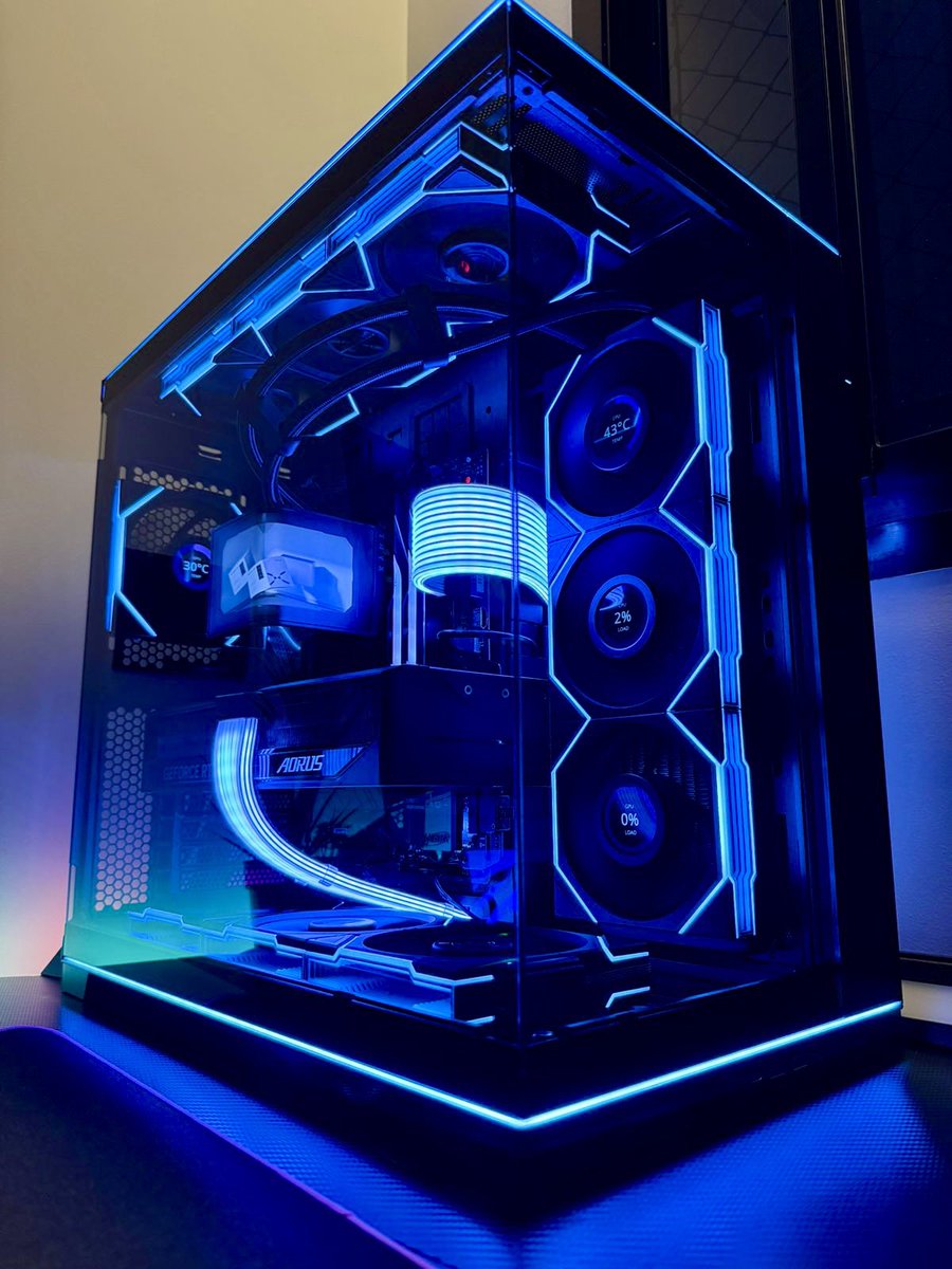 Andre_Anddy's tweet photo. @luizctjr X870e Aorus Master 
Ryzen 9800X3D
32Gb - Trident Z Neo RGB - 6000mhz - CL28
RTX5070 Aorus master 
Samsung 9100 Pro
Adata legend 860
AsRock SL1200G
Panorama 360 SE
Lian Li Evo RGB 
Lian Li Strimer Wireless 
13 fans Lian Li 
AM5 Secure frame https://t.co/4C8doYOrTM