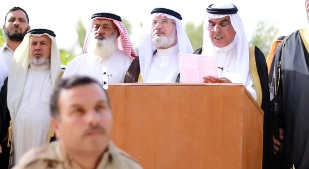 ahmadslmanz's tweet photo. الفلوجة ٢٠١٤ 

لحظة إعدام جندي عراقي على يد تنظيم د١١عش https://t.co/HzpI5h2Ib1