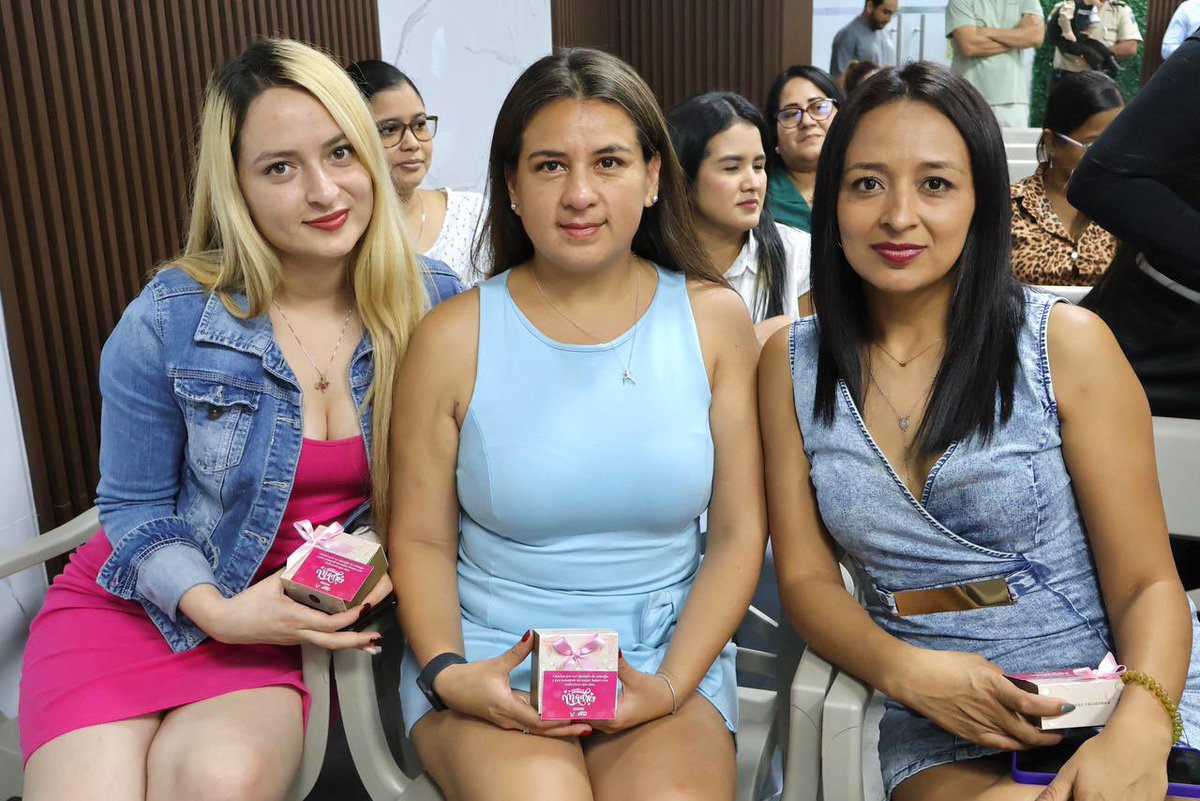 ATD_Duran's tweet photo. Durante esta jornada especial, expresamos nuestra admiración por la invaluable labor de ser mamá, destacando su amor, esfuerzo diario, pilares fundamentales en la familia y la sociedad.

¡Feliz Día de las Madres! https://t.co/IXfDDsLyg0