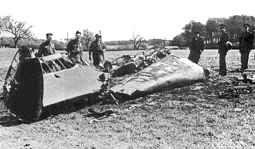 URDailyHistory's tweet photo. 10 May 1941: Nazi Deputy Führer Rudolf #Hess parachutes into #Scotland some believe to try to negotiate #peace between the United Kingdom and Nazi Germany during World War II. #WWII #History #OTD #ad https://t.co/MVn6vZQMzn https://t.co/HMHZJLHXDU