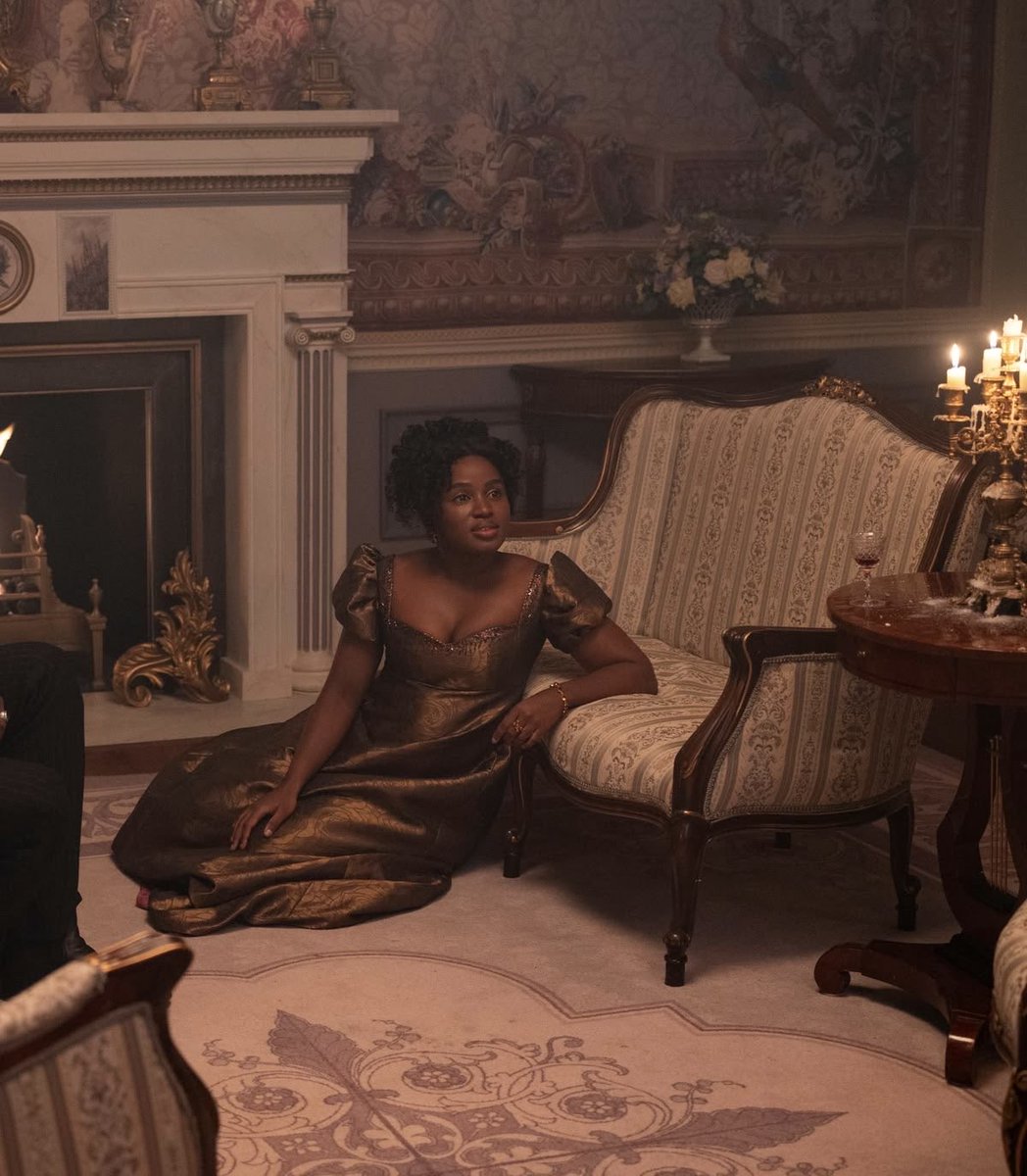 KITSURAGl's tweet photo. has the show ever explained why michaela like to sit on the floor a lot? https://t.co/myS4ujjm2u