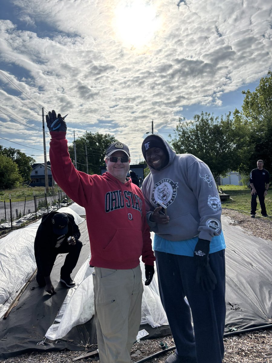 FletcherPlace's tweet photo. Join in Sat, May 9th -9:00am-11 in the garden! No experience needed. We will provide everything. Last week Vision in Action helped us accomplish a great deal.  Thank you VIA! A lot of planting to do tomorrow!  Remember a hat, sunscreen &amp; water bottle! 
1119 S. State Avenue, Indy https://t.co/pXl0AQNOa3