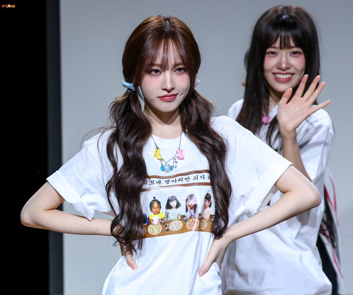 ytdive17700's tweet photo. 260505 Ktown4u Fansign

#IVE #아이브 #LIZ #리즈 #リズ https://t.co/XIC2BlInvA
