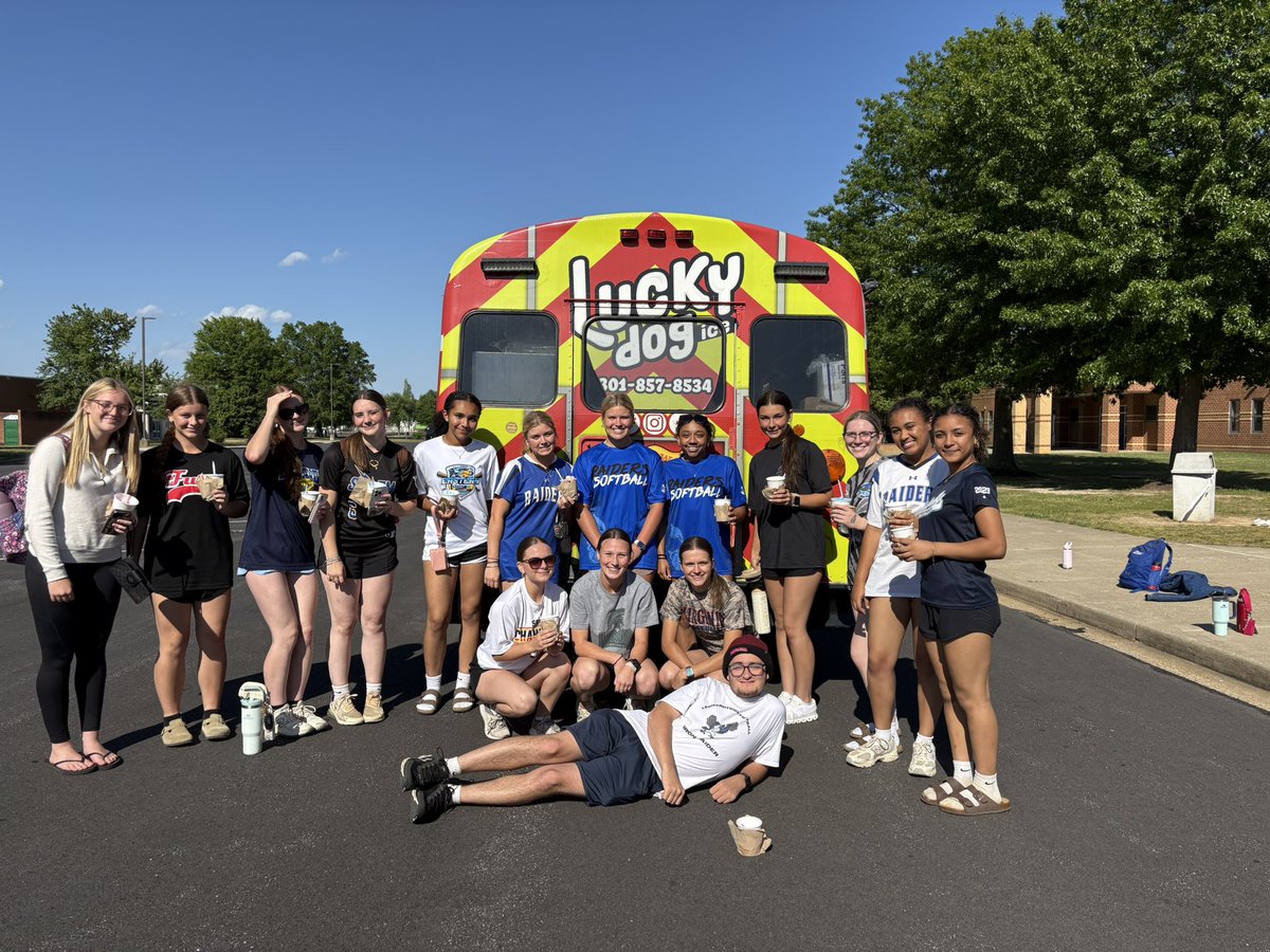 ltown_softball's tweet photo. After a couple of intense games of kickball and whiffle ball where they had to kick, throw, and bat the opposite way, Luckydog Ice came in clutch with a treat to end practice! 😃 https://t.co/G9Tl4XQD8d