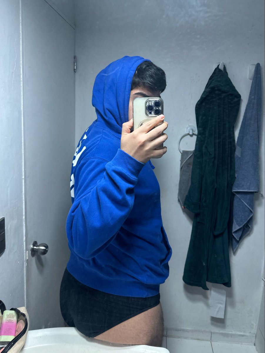 Kentropicall's tweet photo. 🍑😝😝 https://t.co/XwEvrUE68n