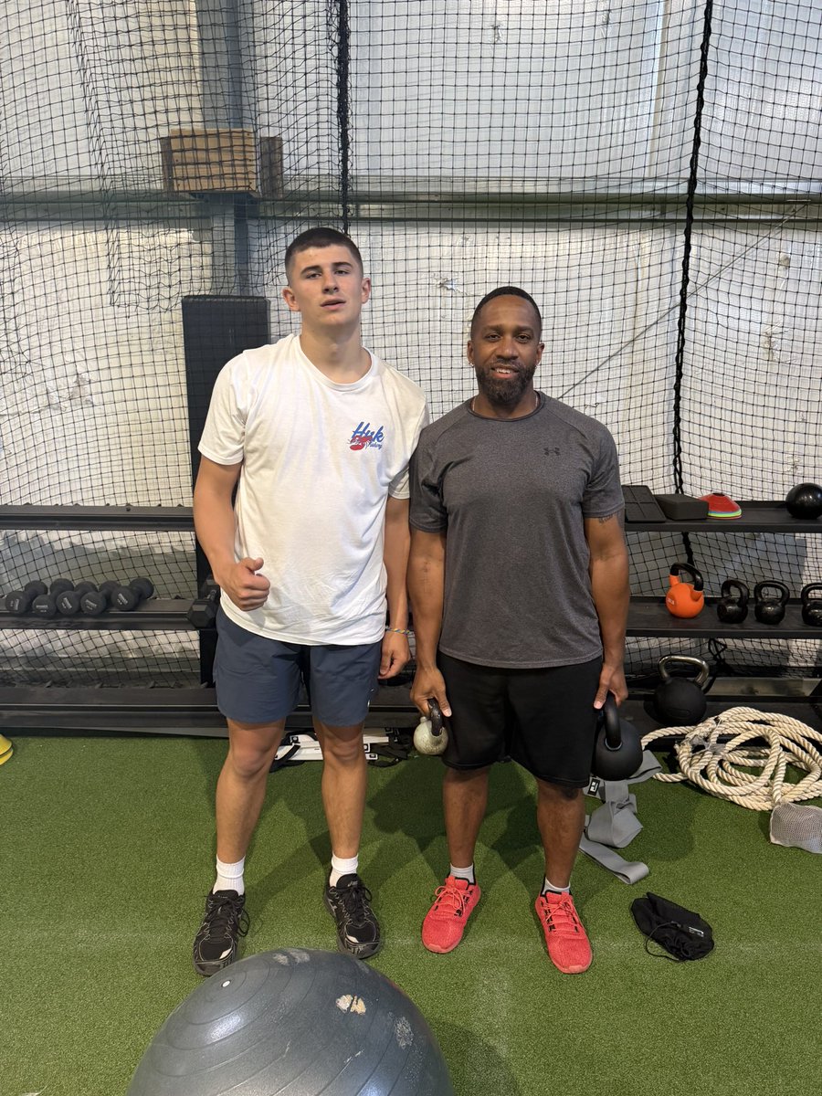 ColinScaggs's tweet photo. Friday night work with Coach @PlaterTeon strong hips make good kicks https://t.co/Mfkz0Iy0zw