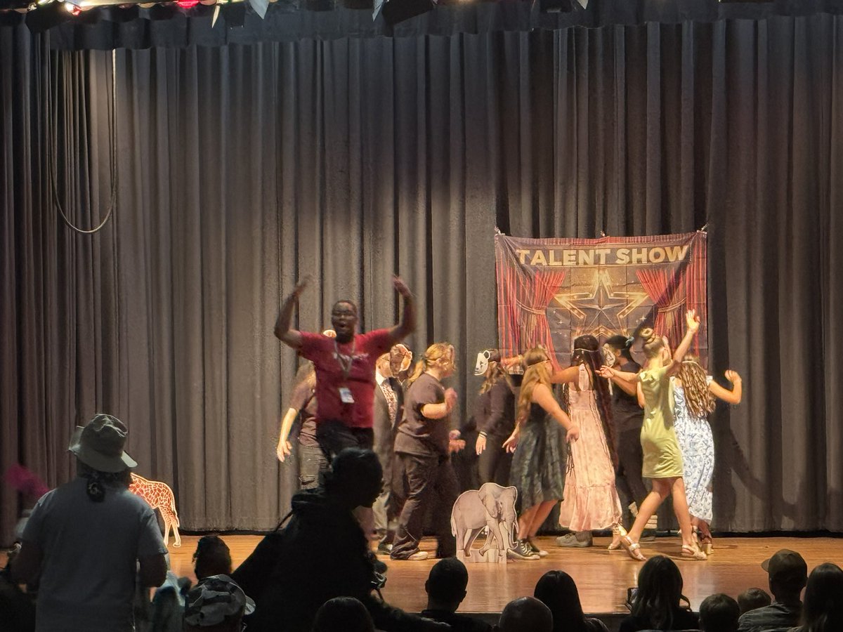 drjbg3's tweet photo. The Talent Show at @FGwildcats is so much fun! Even Dr. Doyle got into the Act with the Lion King speaks tonight!!!
#SPSCreatesAchievers π€©β¨πΆπ΅π€ https://t.co/LG9xSimvIR