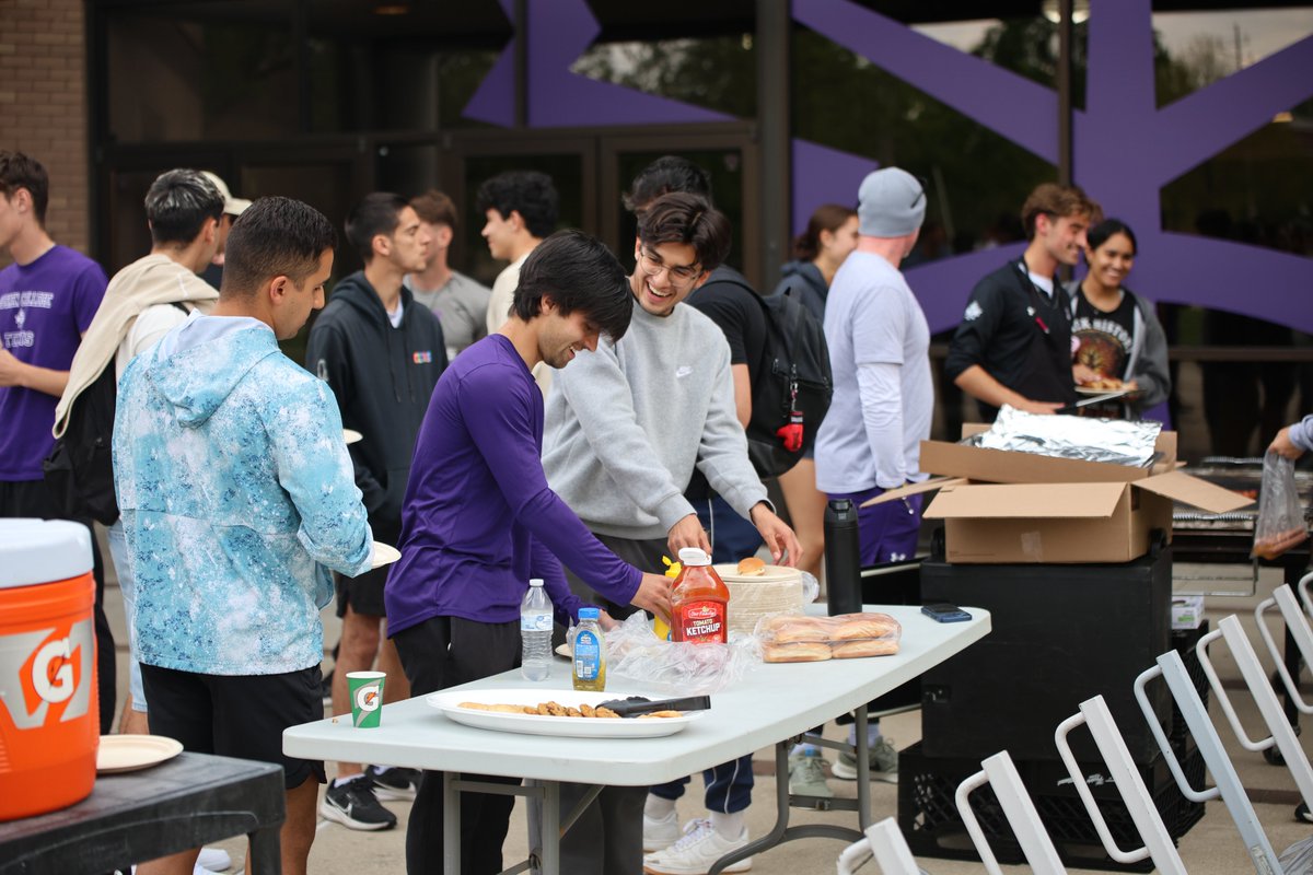 GC_MapleLeafs's tweet photo. This evening, our Association of Student-Athletes (ASA) hosted a pep rally and cookout to recognize our spring sport national qualifiers (so far): the women's tennis team and Duncan Kogei from men's track and field! Best of luck to these individuals!
#liveFULL #TheRightWayToPlay https://t.co/VywiYRe2i4