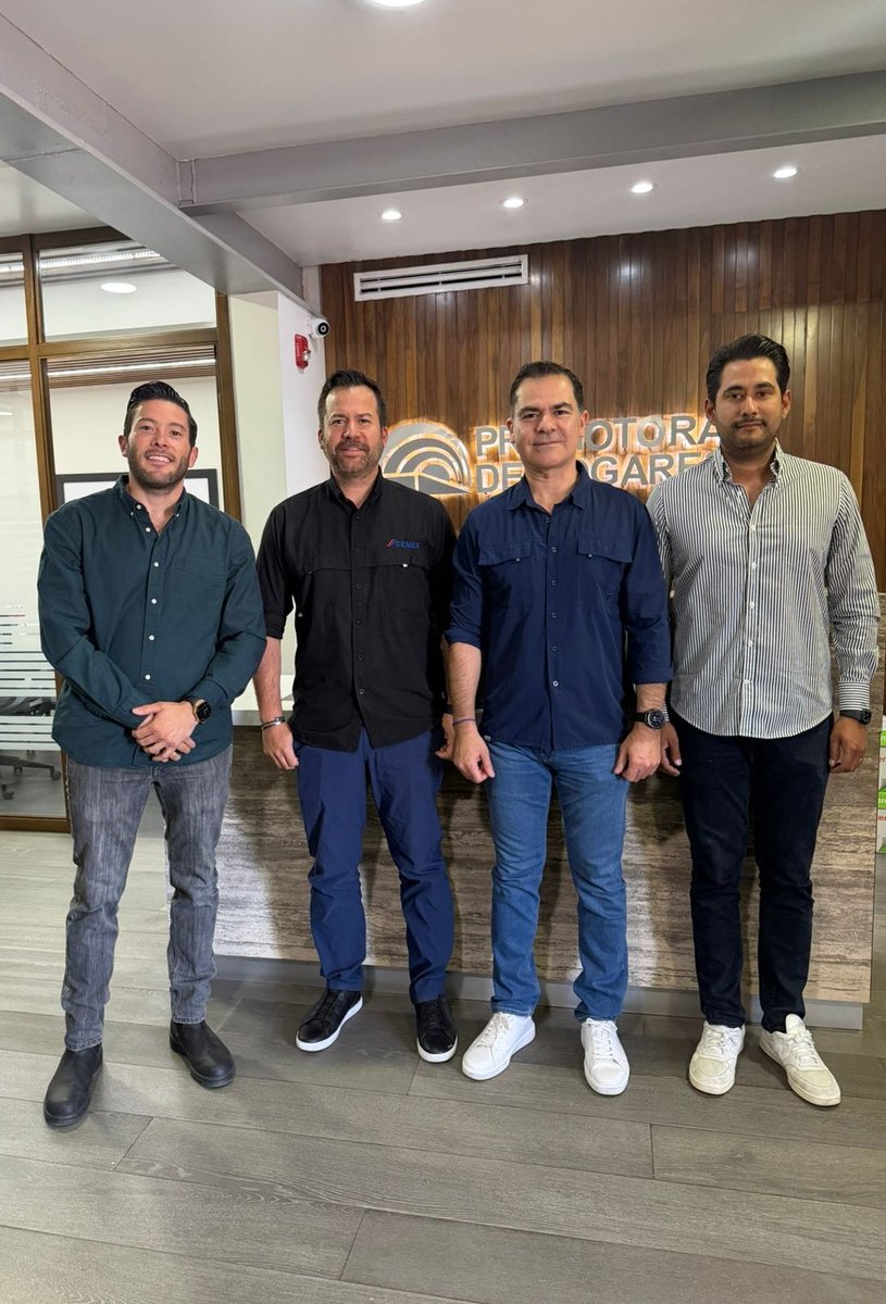 CanadeviSonora1's tweet photo. En su primer semana de actividades, el Presidente Ricardo Yanez y gerente José Alberto Chacón se reunieron con Eduardo Canale y César Torres de @CEMEXMx para fortalecer alianzas y generar acciones conjuntas en beneficio de la comunidad.
¡Gracias por su confianza y colaboración! https://t.co/pRHrYmZv4F