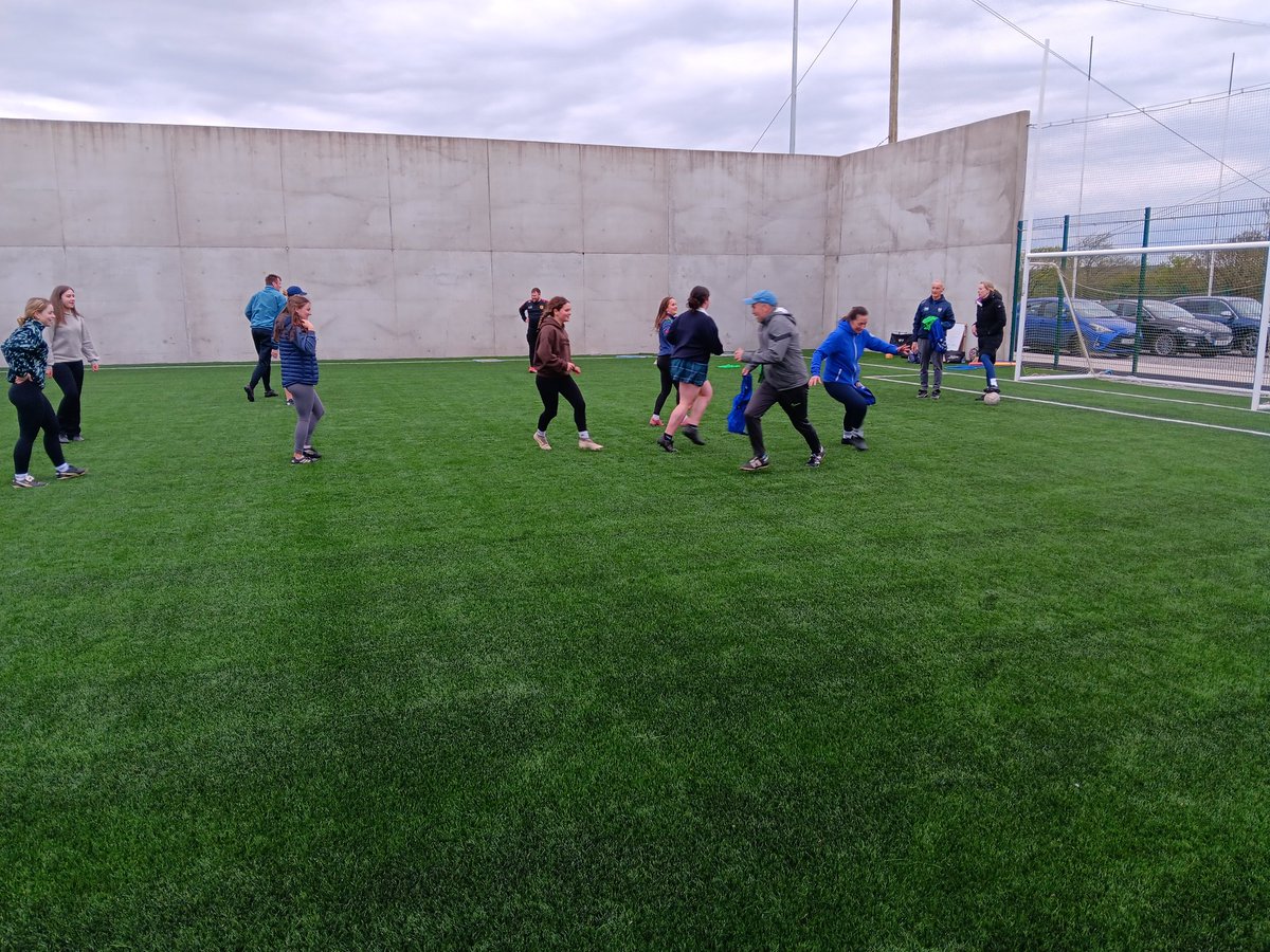 WhelanGavin's tweet photo. #NurseryWorkshop #ClubSupport - NA GAEIL Juvenile GAA π’π΄π‘β
οΈπ
A busy Wednesday evening last (06/05) in #DunhillGAA - really enjoyable #NurseryProgramme rolled out to eleven coaches who brought huge energy and passion to the course, well done to all π @gaadunhill @FenorGAA https://t.co/l4yUrkWtkc
