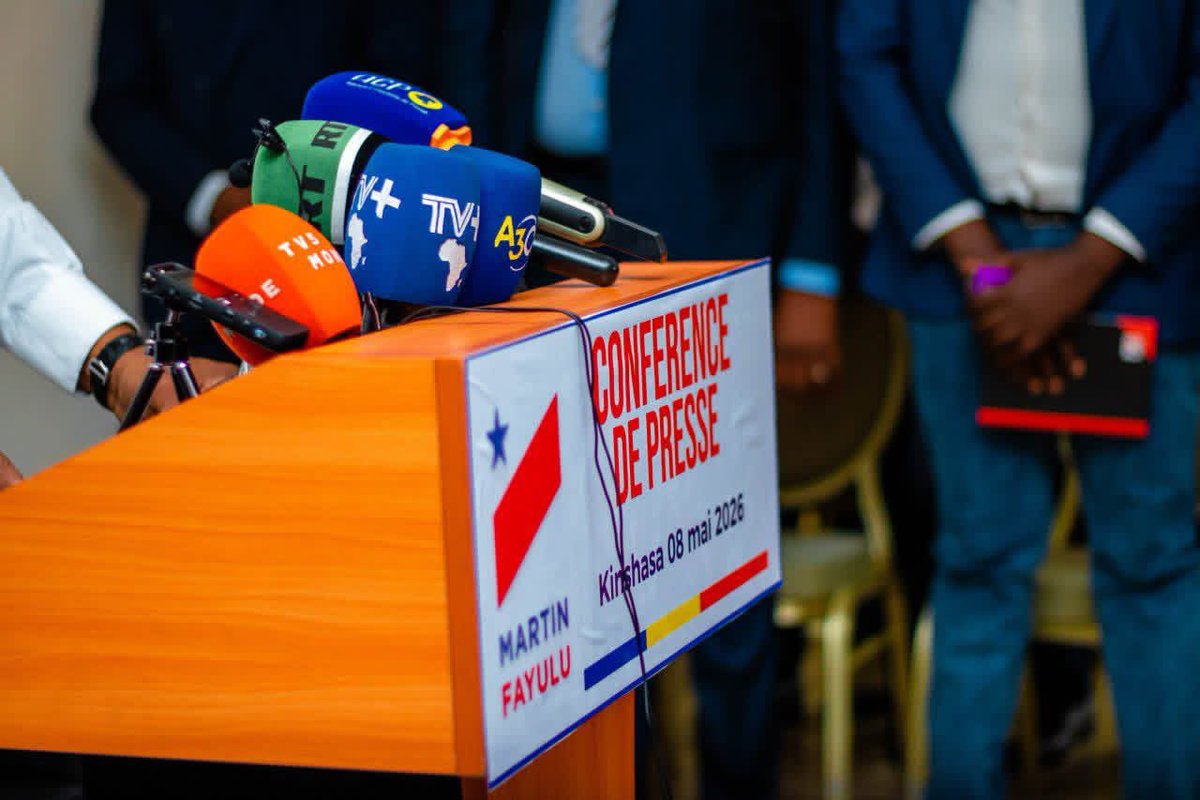 TichickM80882's tweet photo. #Politique#ECiDé #infos
#Conference de #Presse
"#ALINGA #ALINGA #TE #AKOKENDE "
" Le #3eme #mandat est un #interdit en #RDC..." Dixit le Commandant du peuple, Mafa https://t.co/B7AxZYkP6i