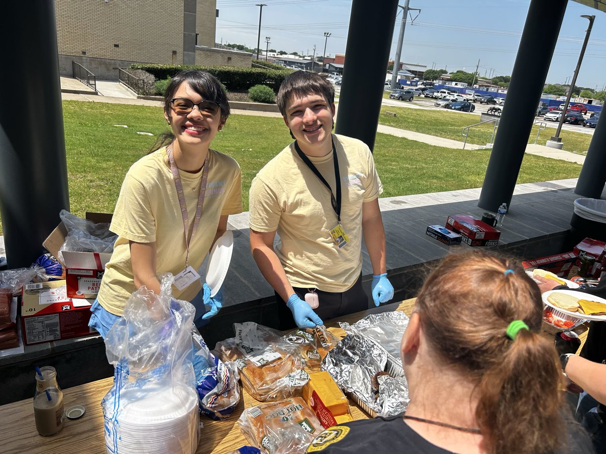 MrsNorgart's tweet photo. My favorite part of teacher appreciation week is serving our staff lunch on Friday! This week has filled my heart and reaffirmed why I love my job. Giving to others is what it's all about! Shout out to my great helpers! #adminlife https://t.co/fx7Ip1ep6I