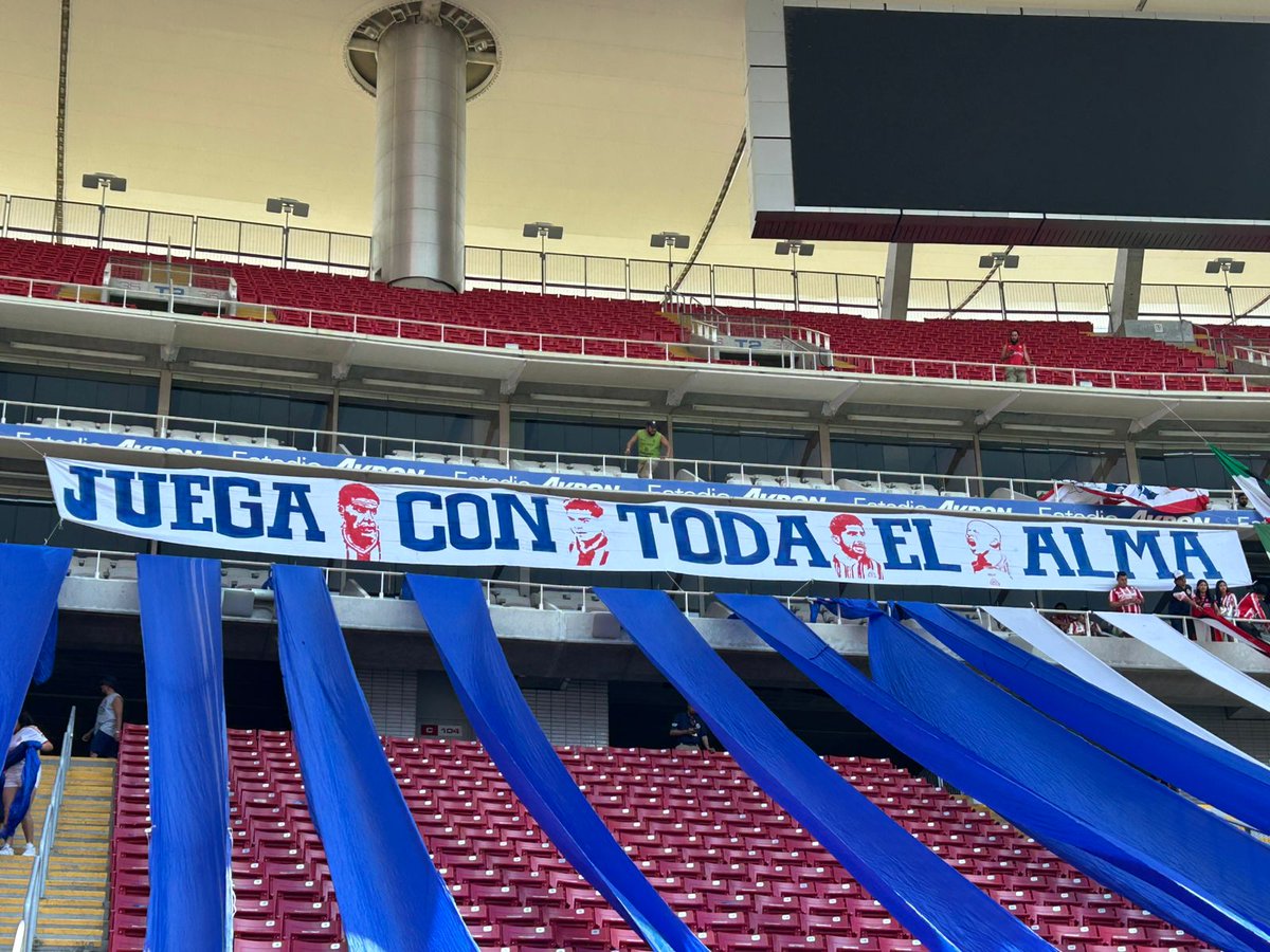 TribunaDeChivas's tweet photo. 👊🇦🇹 https://t.co/eOTbr2DD8q