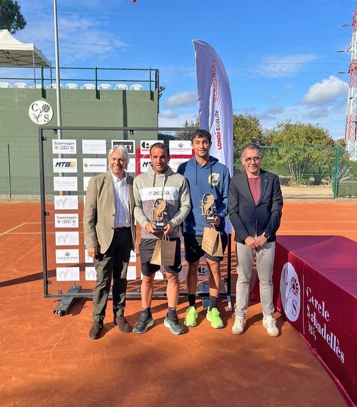 Not_Esportivas's tweet photo. ITF TENNIS!
Parabéns aos duplistas campeões, os espanhóis Oriol Roca e o seu compatriota Dani Rincon que conquistaram o @worldtennis de M25 de Sabadell na Espanha
#ITFWorldTennisTour #ITFtennis #Tennis #rfetenis #SomCercle #ITFWTT25M #Sabadell #OriolRocaBatalla #DanielRincon https://t.co/78SI5P8tNI