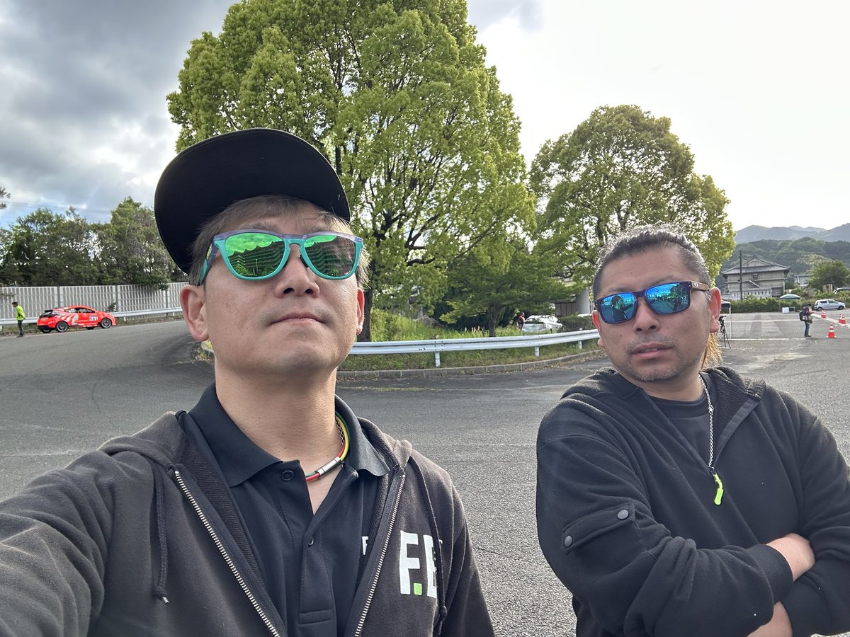 die2371's tweet photo. ラリーメカニクって、みんなこんなファッション🕶️だよね〜

#メカニックはいいぞ https://t.co/3F9JIQ7R7E
