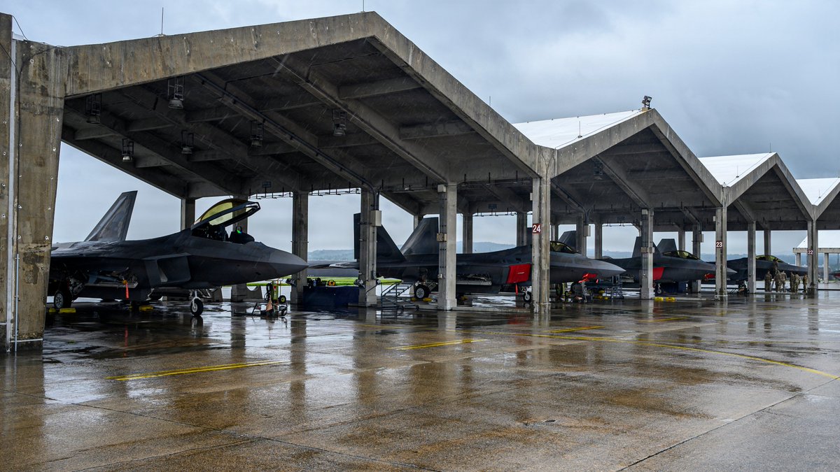 USPACOM's tweet photo. A U.S. Air Force F-22 Raptors assigned to the 27th Expeditionary Fighter Squadron and the 90th Expeditionary Fighter Squadron arrive at Kadena Air Base, Japan. The aircraft’s presence enhances regional security and demonstrates the U.S. Air Force’s commitment to a free and open Indo-Pacific.
 
📍Japan
📸 Airman 1st Class Francisco Huerta, Senior Airman Greydon Furstenau and Airman 1st Class Nathaniel Jackson
 
#IndoPacific #FreeAndOpenIndoPacific #USAirForce #PACAF #27thEFS #90thEFS