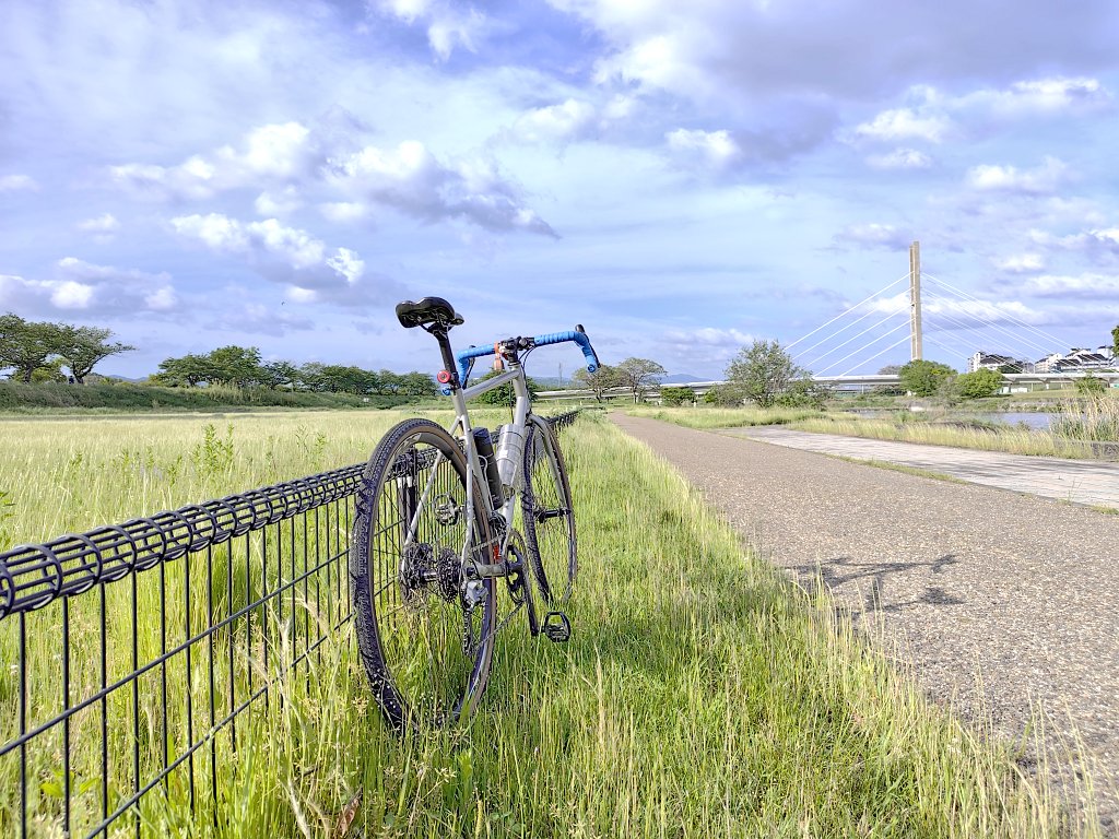 osamoon_t's tweet photo. 🌄Good morning world✨
Morning ride while feeling the seasons🚴🎶
Let's take it easy😉👍🎶
#gravelroadbike
#marinbikes
#nicasio https://t.co/YSa4YOAaFy