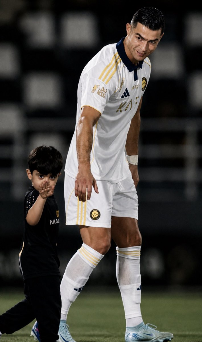 كلما شفت الصورة ابتسم 
صورة الموسم بل الدوري كلله 
🐐