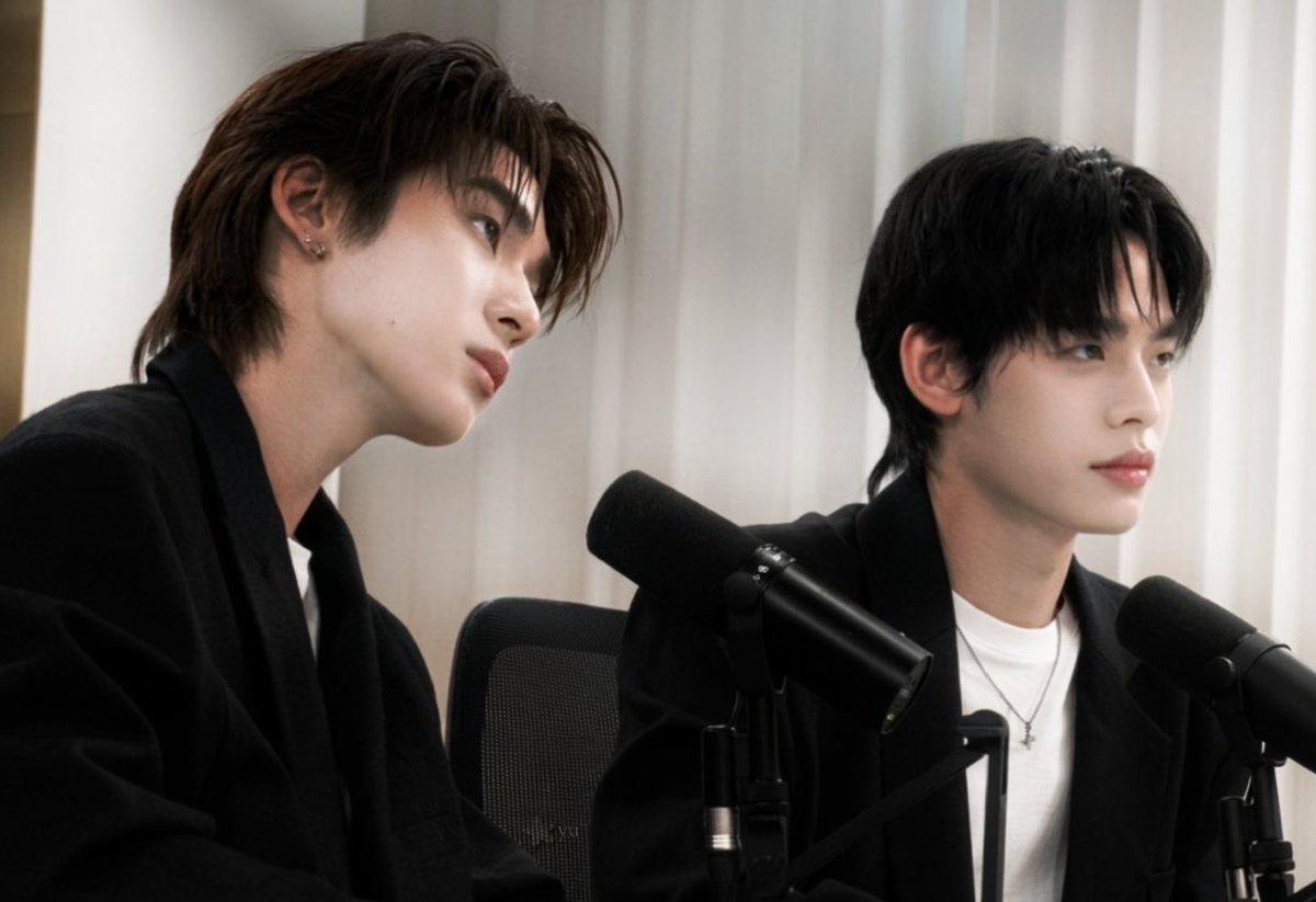 twnpiich's tweet photo. #Enemies to #lovers trope, #officerelationship #vampires #aboverse like someone please see the vision https://t.co/tz2IuPzNbg