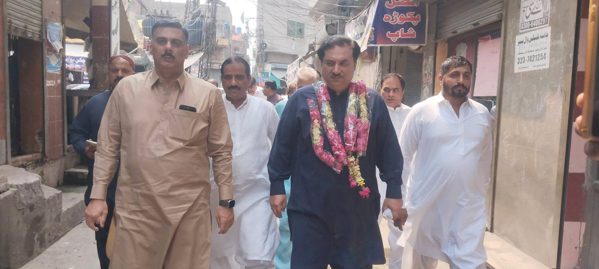 MediaCellKDK's tweet photo. عوامی رابطہ مہم این اے 78 ~ سابق وفاقی وزیر انجنئیر خرم دستگیر خان اور ایم  پی اے عمران خالد بٹ اپنے انتخابی حلقہ یوسی 23 کا دورہ اور نمازیوں سے خطاب کررہے ہیں۔

#TeamKDK https://t.co/wUyjb2Mmz1