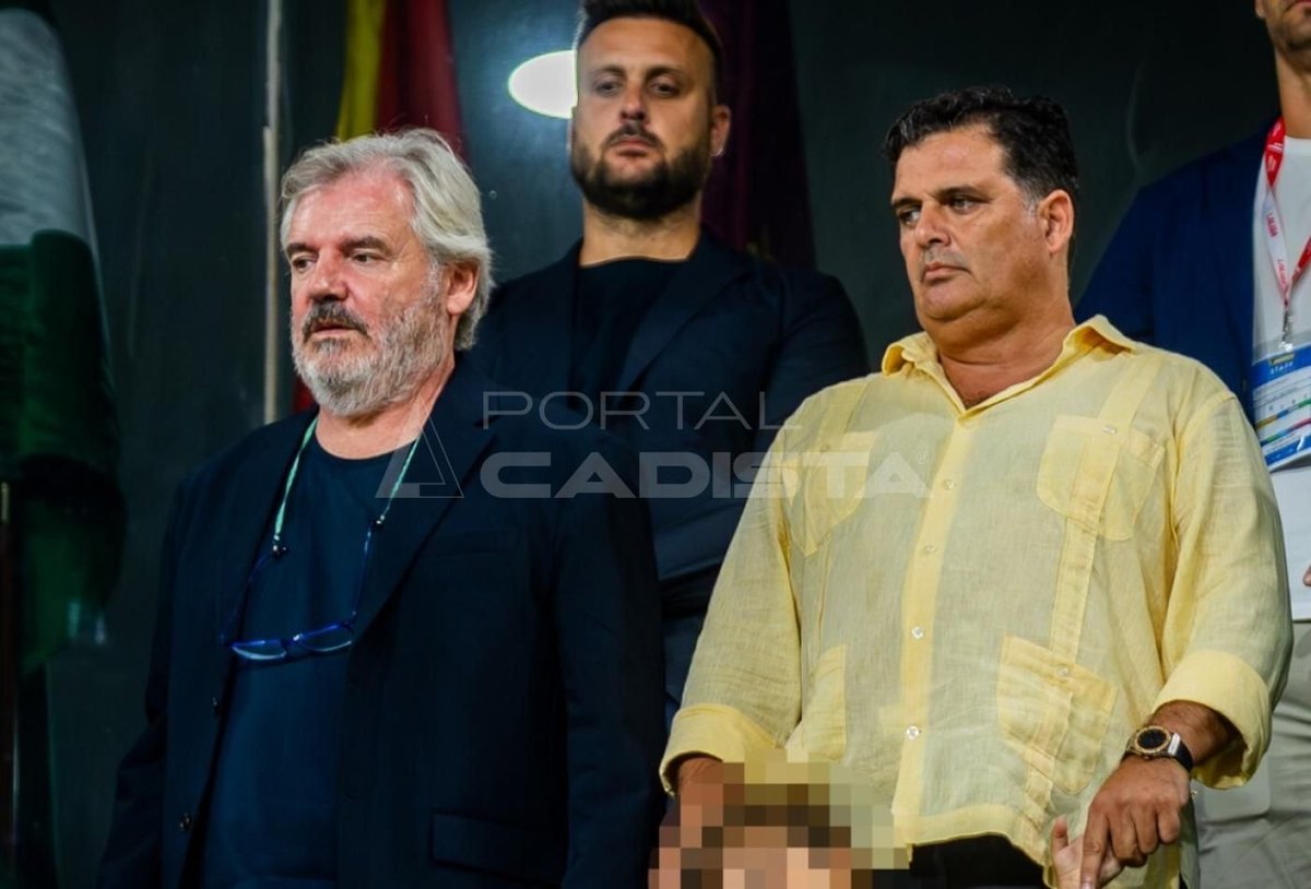 La culpa no es de los jugadores.
La culpa no es de los entrenadores.
La culpa no es de la afición.

La culpa...