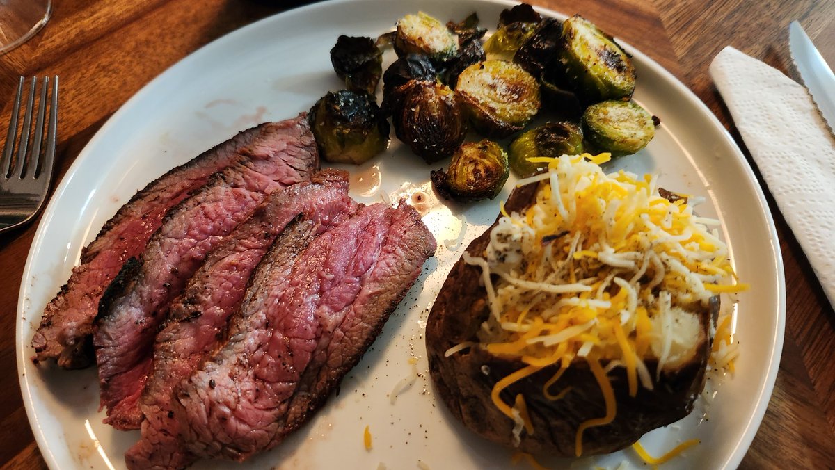 johnnylocal's tweet photo. @goodbreffis I'll do all your drinking if you'll take over all my cooking? And we can sleep in separate rooms..   😆 🤣 😂 a few good meals, they can't handle the truth 😋  #FancyFoods https://t.co/1sveG2VYpX