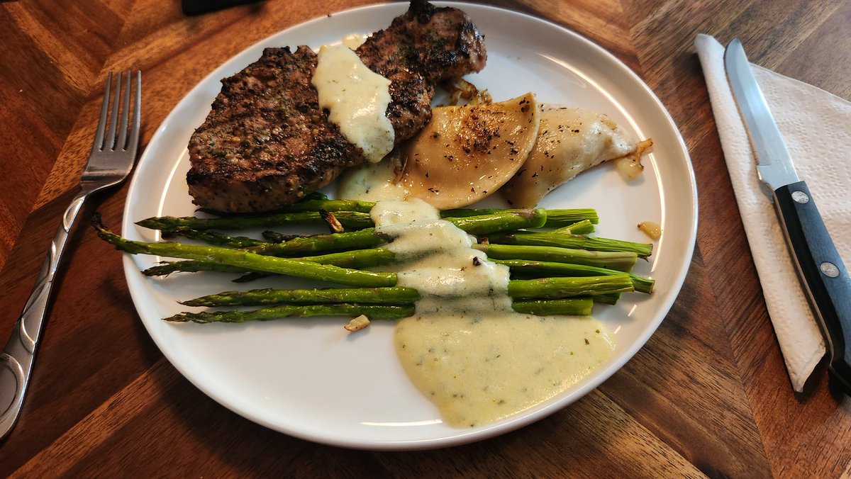 johnnylocal's tweet photo. @goodbreffis I'll do all your drinking if you'll take over all my cooking? And we can sleep in separate rooms..   😆 🤣 😂 a few good meals, they can't handle the truth 😋  #FancyFoods https://t.co/1sveG2VYpX