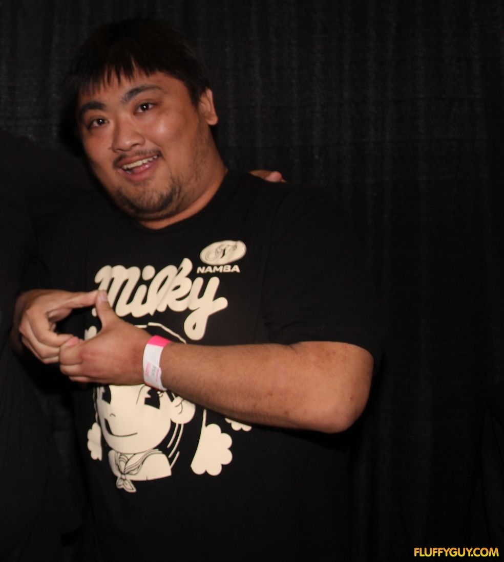 JPHiP's tweet photo. Bruddah Kuro: missing u five years later...we pour a little liquor

https://t.co/NdrH7WaXWI

TUNE IN #RESTINPOWER
https://t.co/3gWrqnAzY4 marathon of his radio shows H!P Musix Blox/Kuro's Hawaii Show this weekend! 
#AKB48 #helloproject @fluffyguy https://t.co/LVehXGAoZI